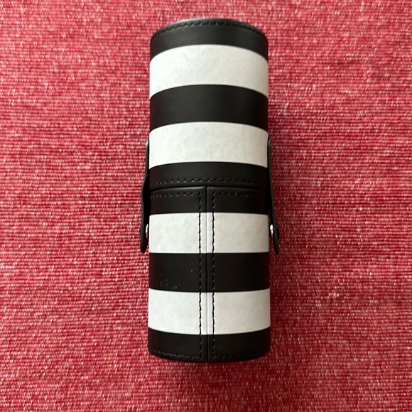 Morphe Cosmetic Brush Holder - Picture 2 of 3